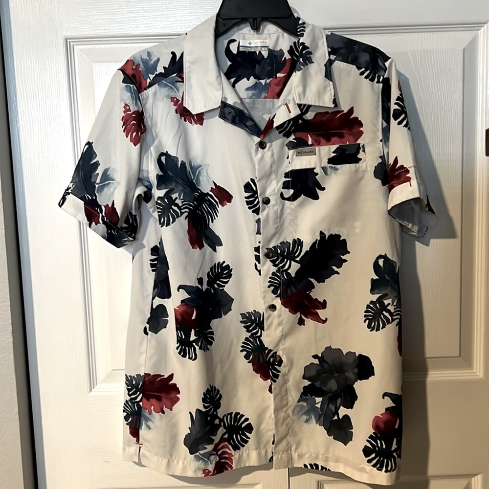 EUC Columbia button-down casual shirt, red/blue leaves pattern, size medium.